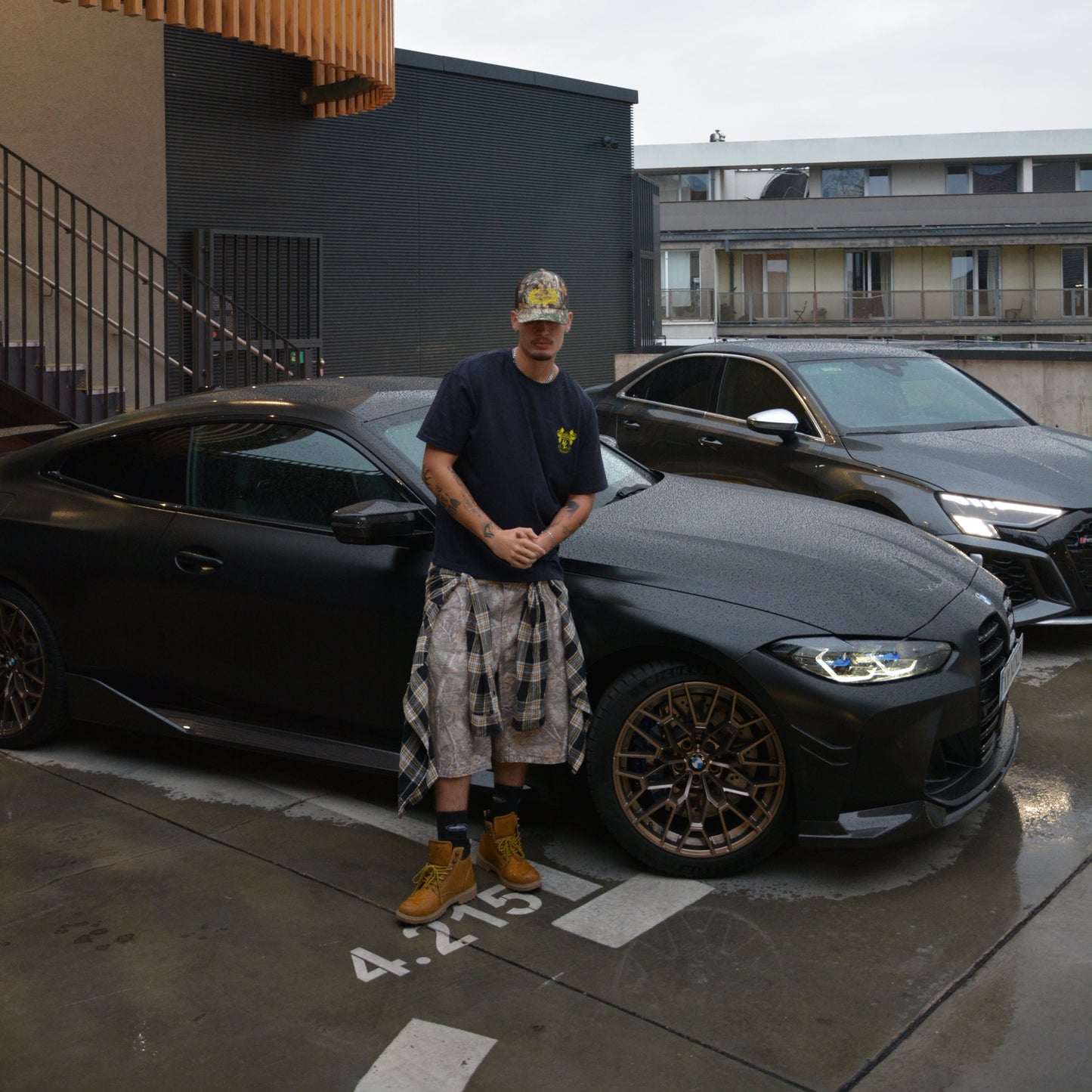 Wayzlie Royal crest tee