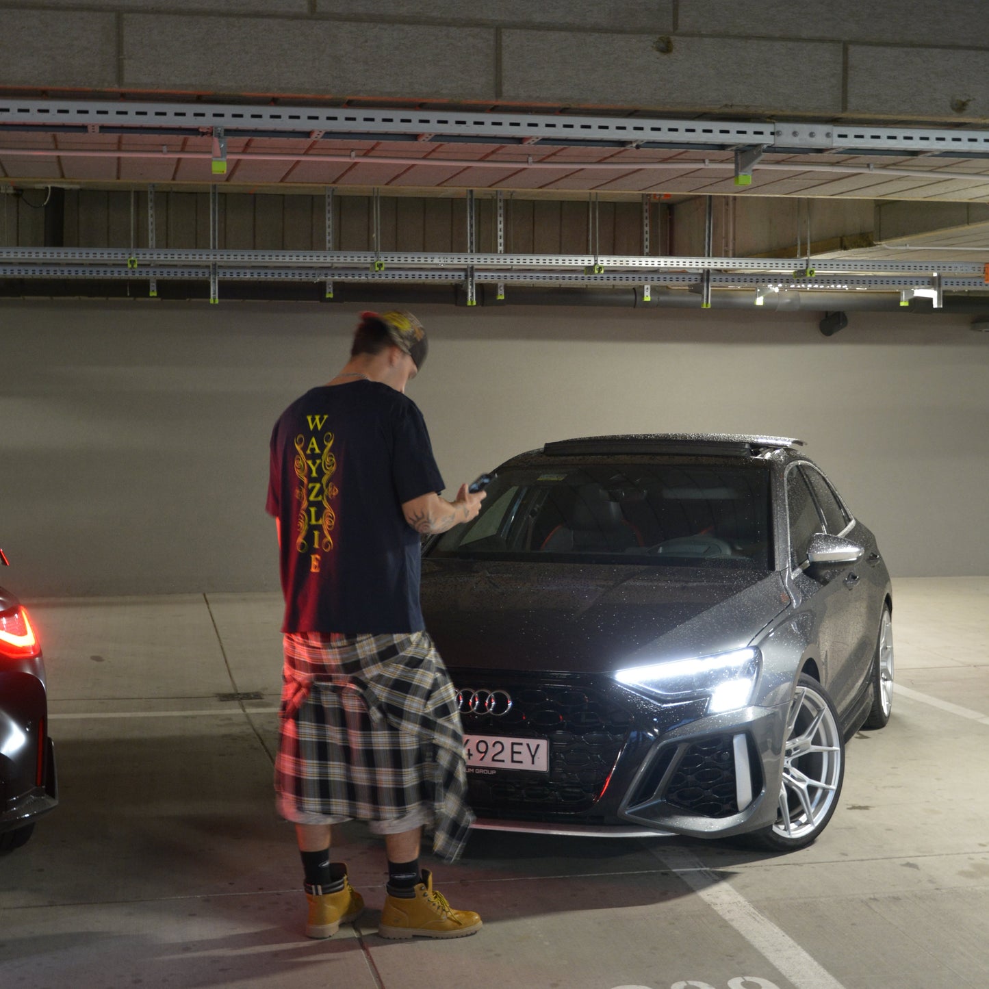 Wayzlie Royal crest tee